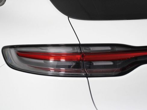 Certified 2026 Porsche Macan AWD/4WD image 21