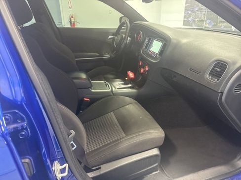 Used 2022 Dodge Charger R/T w/ Navigation & Travel Group image 18