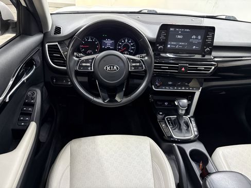 Used 2021 Kia Seltos EX image 11