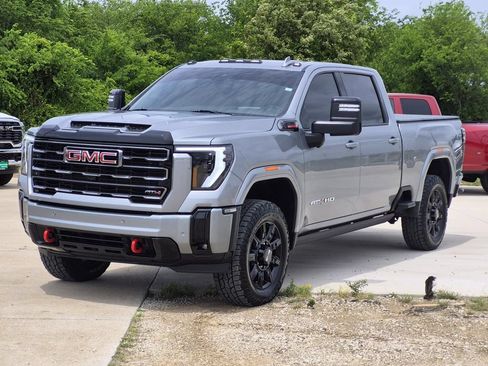 Used 2025 GMC Sierra 2500 AT4 w/ Technology Package AWD/4WD image 4