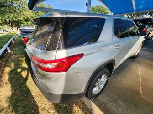 Used 2020 Chevrolet Traverse LS FWD image 4
