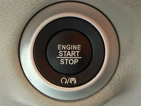 Used 2018 Chrysler Pacifica Touring-L FWD image 19
