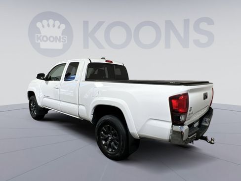 Used 2022 Toyota Tacoma SR5 w/ SR5 Appearance Package (SM) AWD/4WD image 8