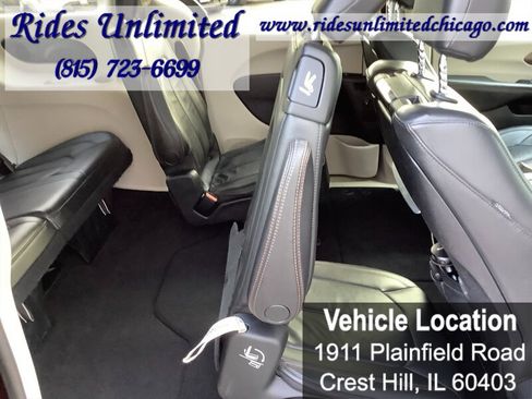Used 2017 Chrysler Pacifica Touring-L Plus w/ Advanced Safetytec Group FWD image 17