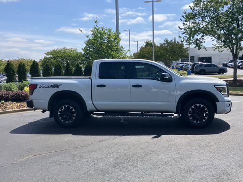 Used 2023 Nissan Titan PRO-4X w/ Pro-4x Convenience Package AWD/4WD image 13