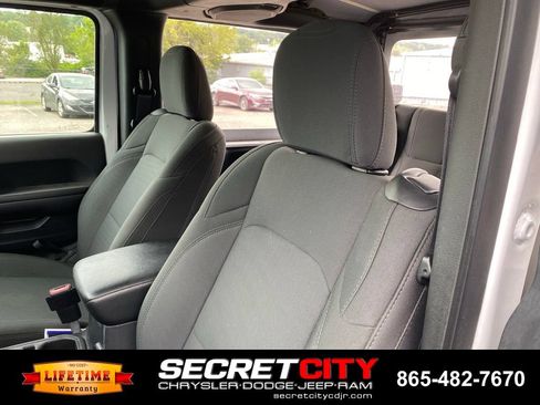 Used 2021 Jeep Wrangler Sport AWD/4WD image 12