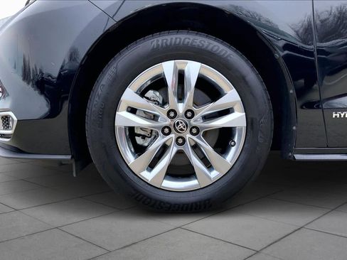 Used 2021 Toyota Sienna Limited image 11