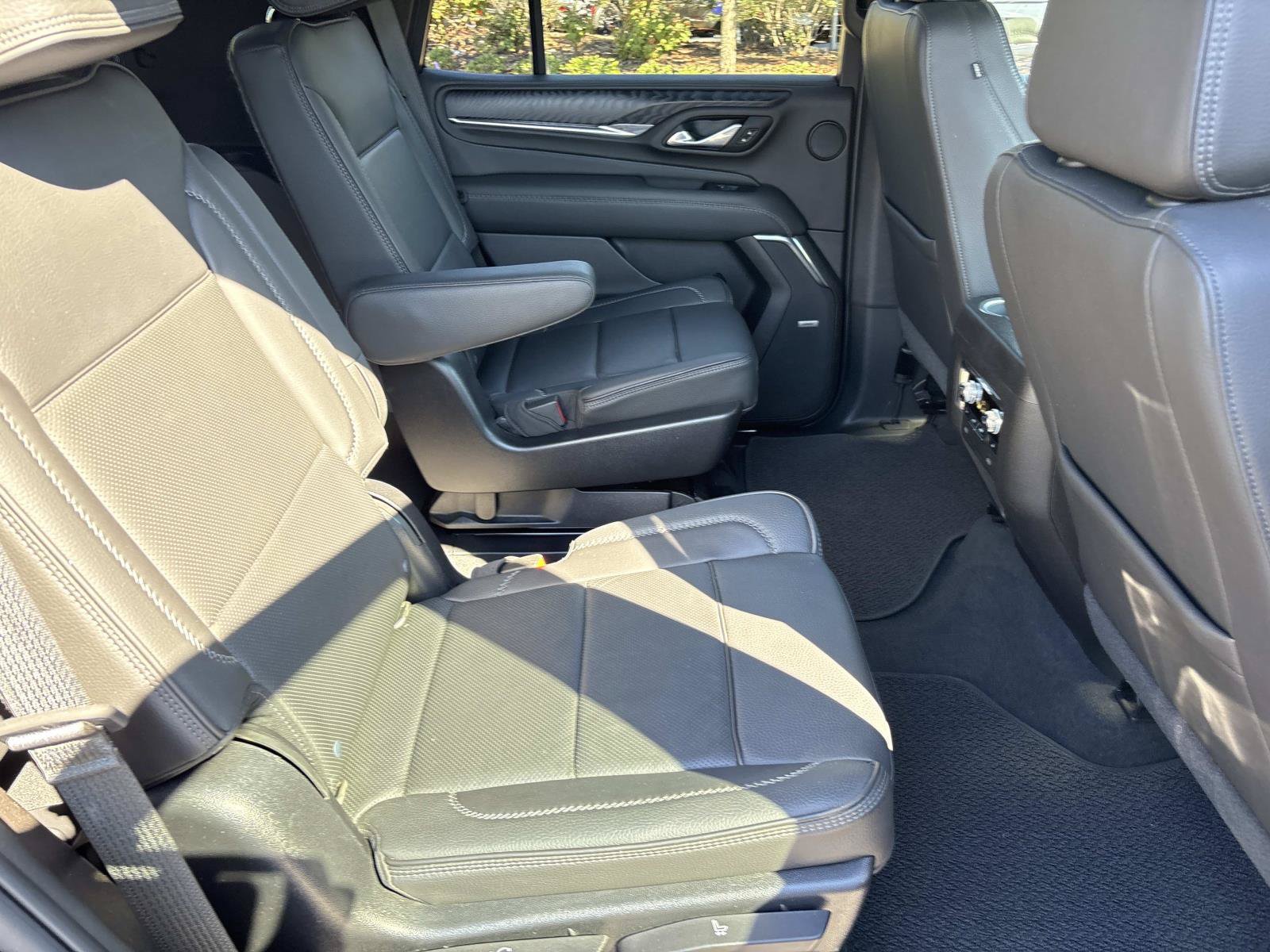 Used 2021 GMC Yukon Denali w/ Denali Premium Package AWD/4WD image 34