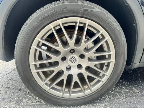 Used 2016 Porsche Cayenne S w/ Premium Plus Package AWD/4WD image 19