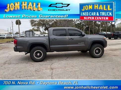 Used 2017 Toyota Tacoma TRD Off-Road w/ Premium & Technology Package image 13