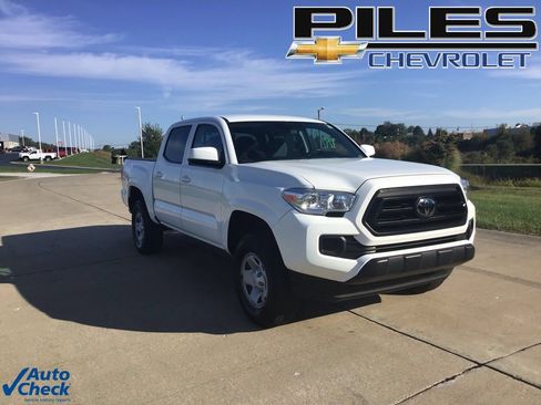 Used 2022 Toyota Tacoma SR image 1