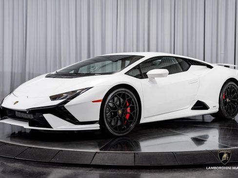 Used 2024 Lamborghini Huracan Tecnica image 7