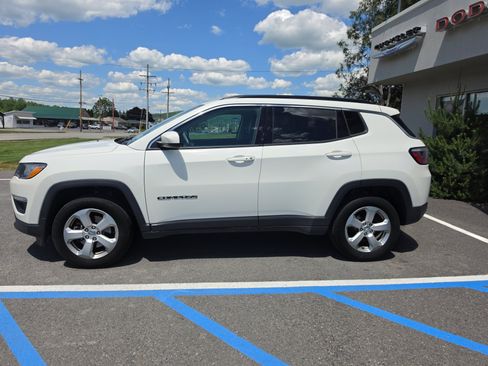 Used 2020 Jeep Compass Latitude w/ Cold Weather Group AWD/4WD image 6