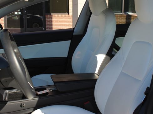 Used 2021 Tesla Model 3 Standard Range Plus image 13