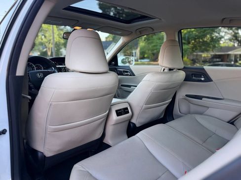 Used 2017 Honda Accord EX-L image 11