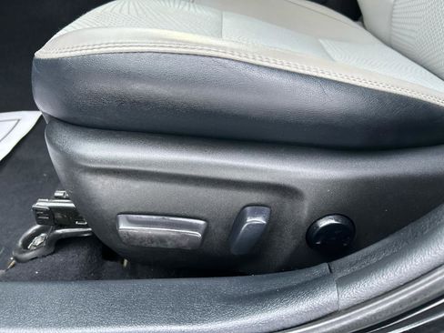 Used 2016 Toyota Camry SE w/ Moonroof Package image 9