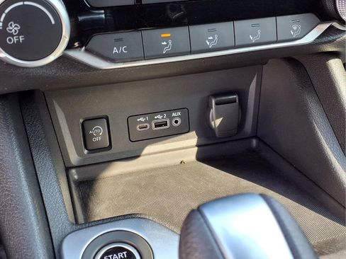 Used 2025 Nissan Sentra SV FWD image 13
