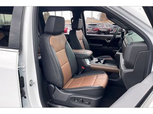 Used 2024 Chevrolet Silverado 3500 High Country w/ Technology Package image 8