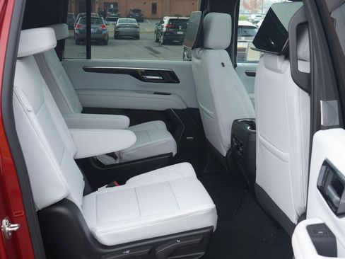 New 2026 Chevrolet Suburban Premier image 30