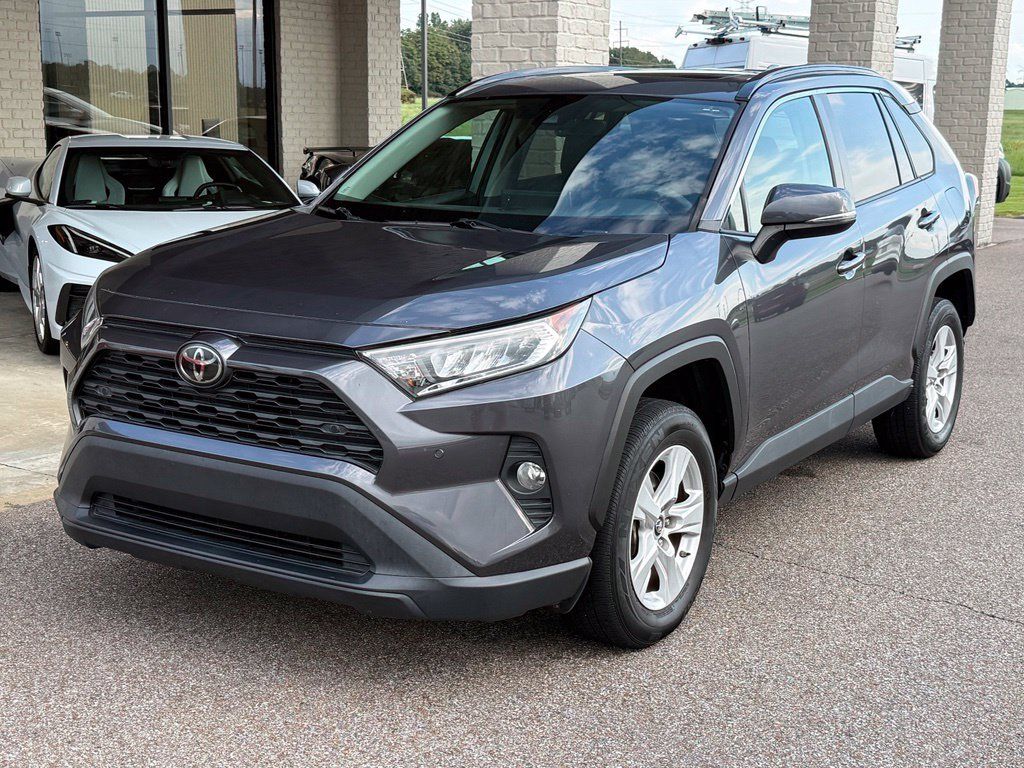 Used 2019 Toyota RAV4 XLE w/ Convenience Package FWD image 11
