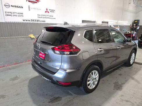 Used 2018 Nissan Rogue SV w/ Premium Package AWD/4WD image 3