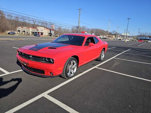 Used 2015 Dodge Challenger R/T w/ Quick Order Package 22B R/T image 18