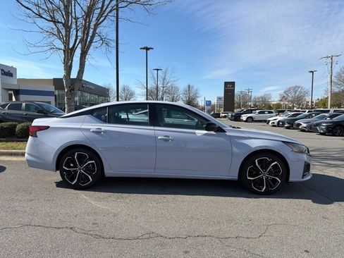 Used 2024 Nissan Altima 2.5 SR image 8