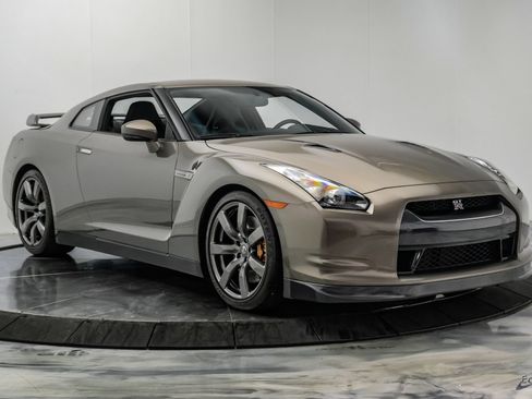 Used 2009 Nissan GT-R Premium AWD/4WD image 32