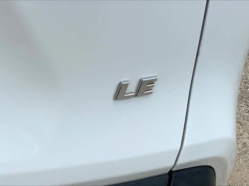 Used 2019 Toyota RAV4 LE FWD image 10