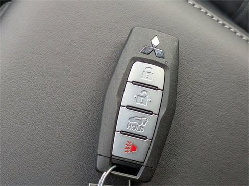 New 2026 Mitsubishi Outlander SE image 35