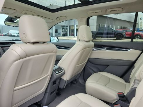 Used 2024 Cadillac XT6 Premium Luxury w/ Technology Package AWD/4WD image 16