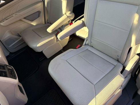 Certified 2022 Volkswagen Atlas SE image 13