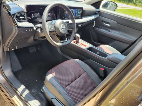 New 2026 Nissan Kicks SR w/ Cold Weather Package FWD image 6