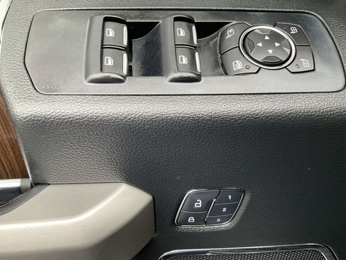 Used 2015 Ford F150 Lariat w/ Max Trailer Tow Package image 24