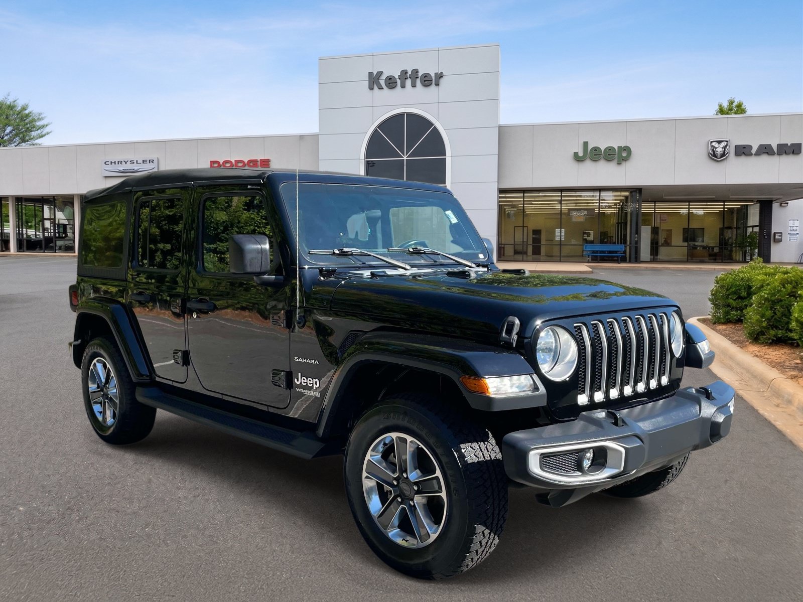 Used 2020 Jeep Wrangler Unlimited Sahara AWD/4WD image 3