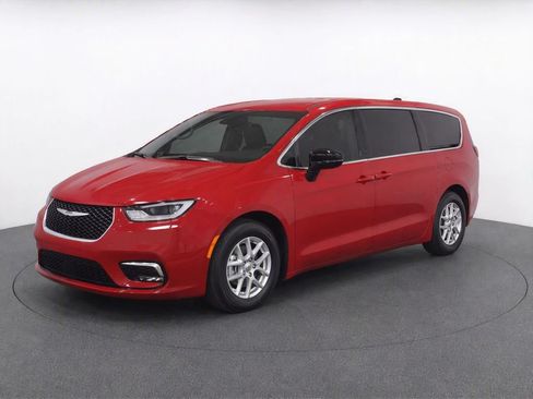 Used 2025 Chrysler Pacifica Select FWD image 2
