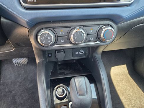 Used 2025 Nissan Versa SV FWD image 27