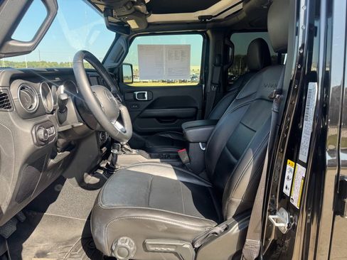 Used 2018 Jeep Wrangler Unlimited Sahara image 8