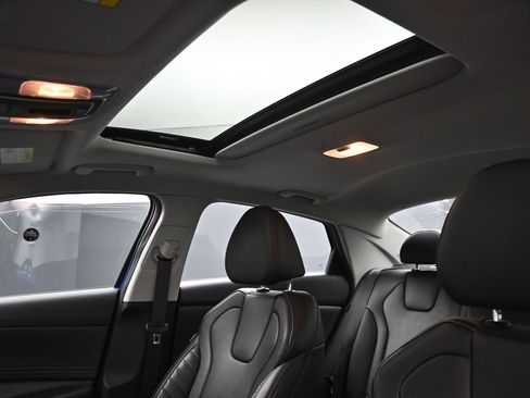 Used 2024 Hyundai Elantra Limited image 17