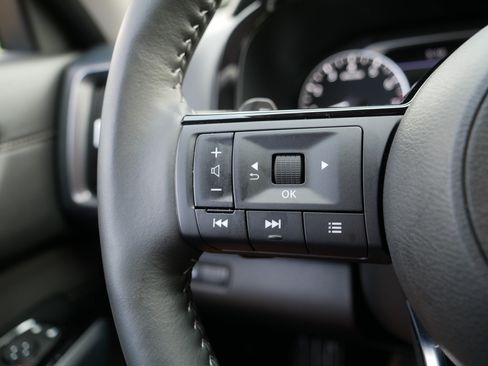 Certified 2025 Nissan Pathfinder SL AWD/4WD image 28