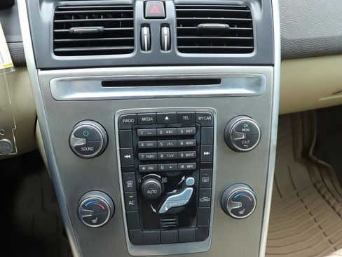 Used 2013 Volvo XC60 3.2 AWD/4WD image 32