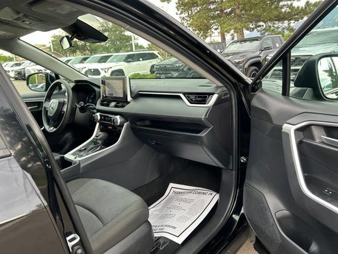 Used 2025 Toyota RAV4 XLE AWD/4WD image 12