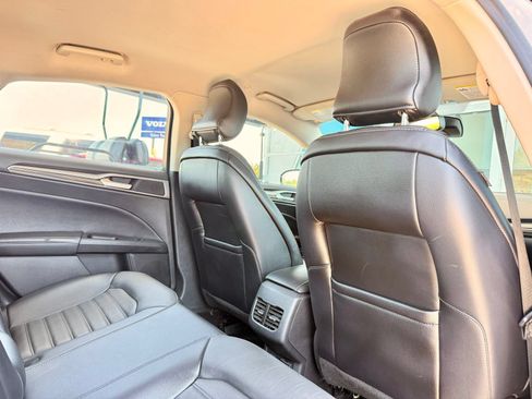 Used 2018 Ford Fusion SE w/ Equipment Group 602A FWD image 17