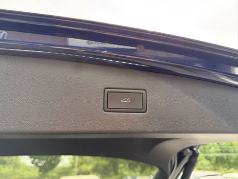 Used 2024 Volkswagen Tiguan SE w/ Panoramic Sunroof Package AWD/4WD image 27