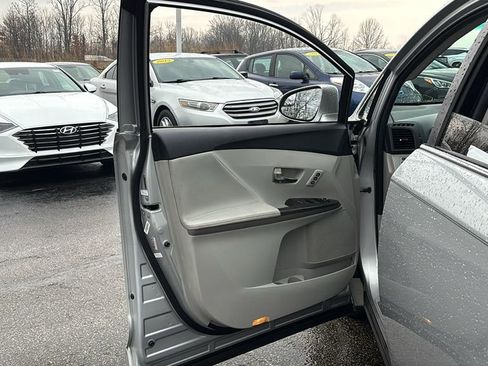 Used 2013 Toyota Venza XLE image 11