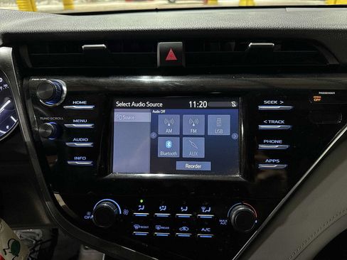 Used 2018 Toyota Camry LE FWD image 19