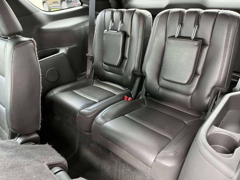 Used 2014 Ford Explorer XLT w/ Equipment Group 202A FWD image 17