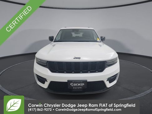 Certified 2023 Jeep Grand Cherokee Limited w/ Black Appearance Package image 3