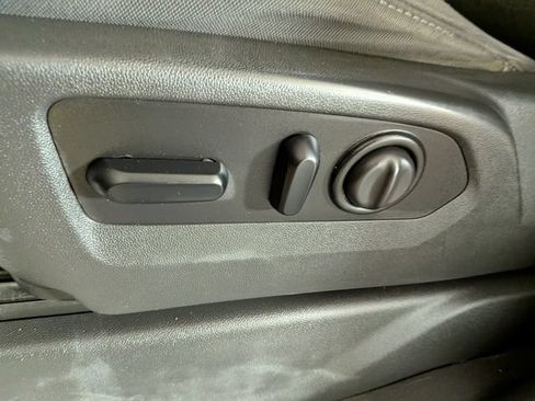 Used 2021 Chevrolet Silverado 1500 LT AWD/4WD image 16