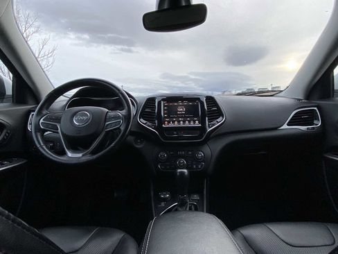 Used 2019 Jeep Cherokee Limited image 16